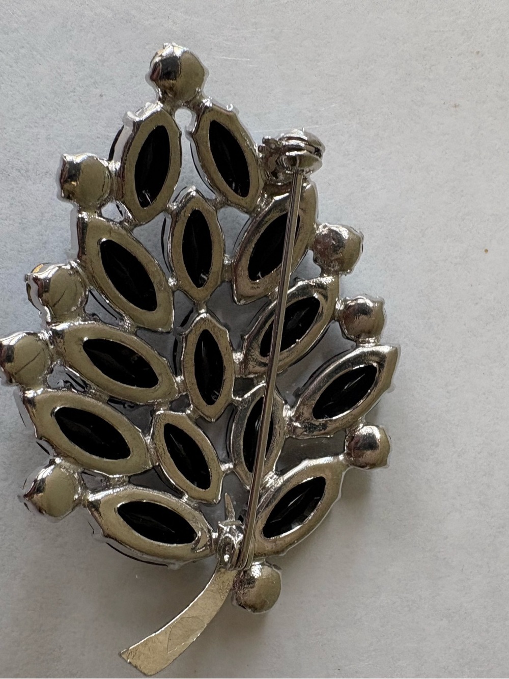 Black Leaf Rhinestone Brooch - Picture 2 of 4